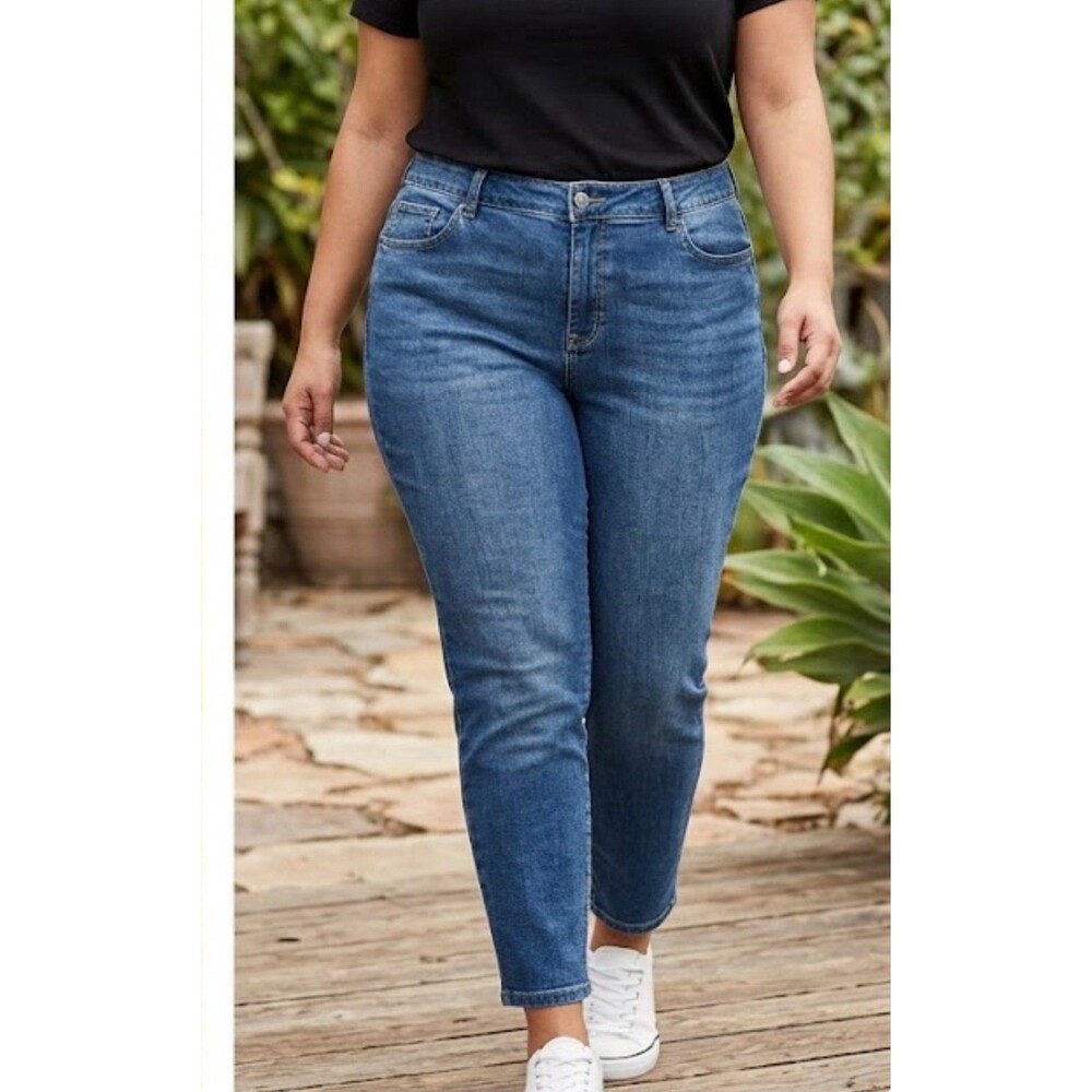 Mid rise  Maurice’s jeans short